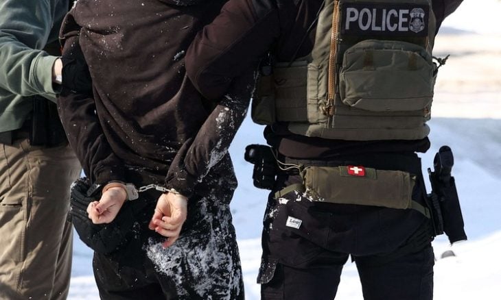 شرطة الهجرة الأمريكية تستخدم طائرة فاخرة يملكها صديق ترامب لترحيل فلسطينيين من أريزونا إلى الضفة الغربية المحتلة